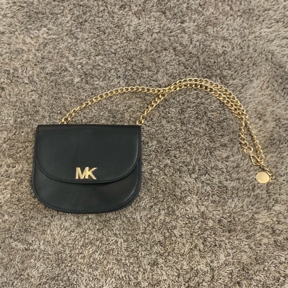 fanny pack with gold chain